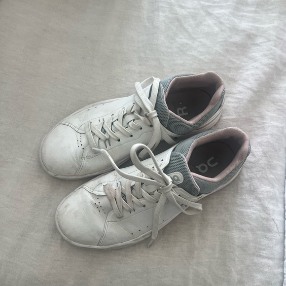 On cloud Roger - Picture 2 of 6